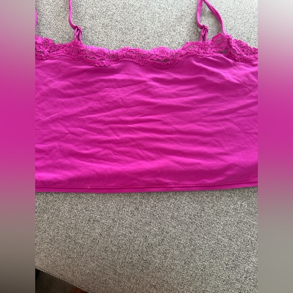 SKIMS Vibrant Pink Lace Bandeau - Picture 4 of 5